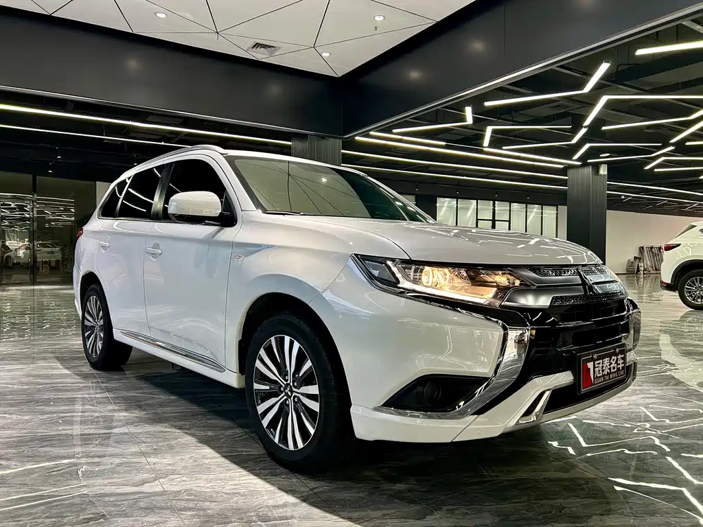 Mitsubishi Outlander — фото 3