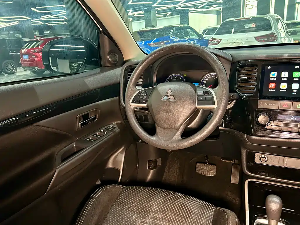 Mitsubishi Outlander — фото 24