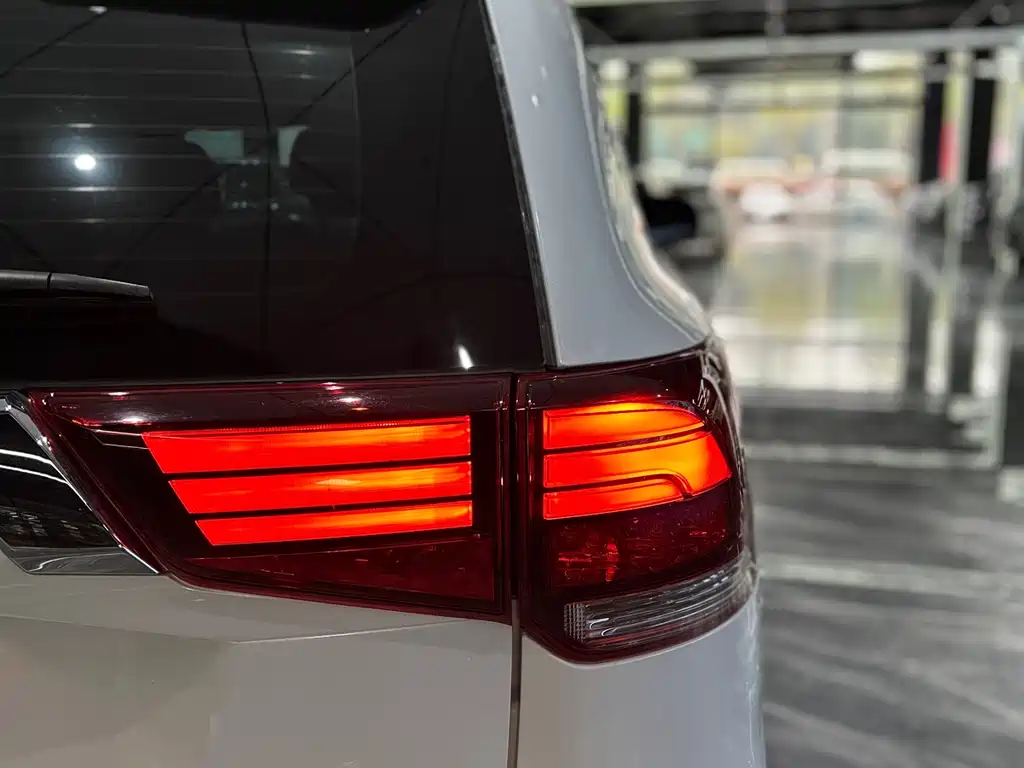 Mitsubishi Outlander — фото 32