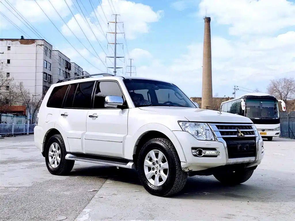 Mitsubishi Pajero (Import) — фото 3