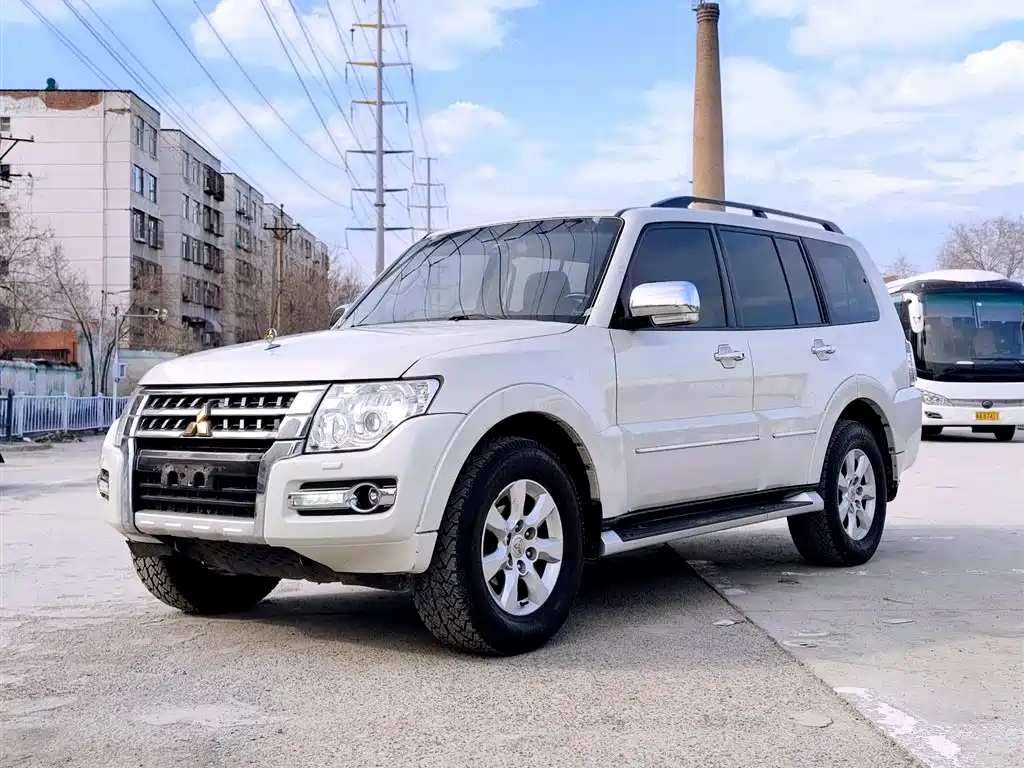 Mitsubishi Pajero (Import)
