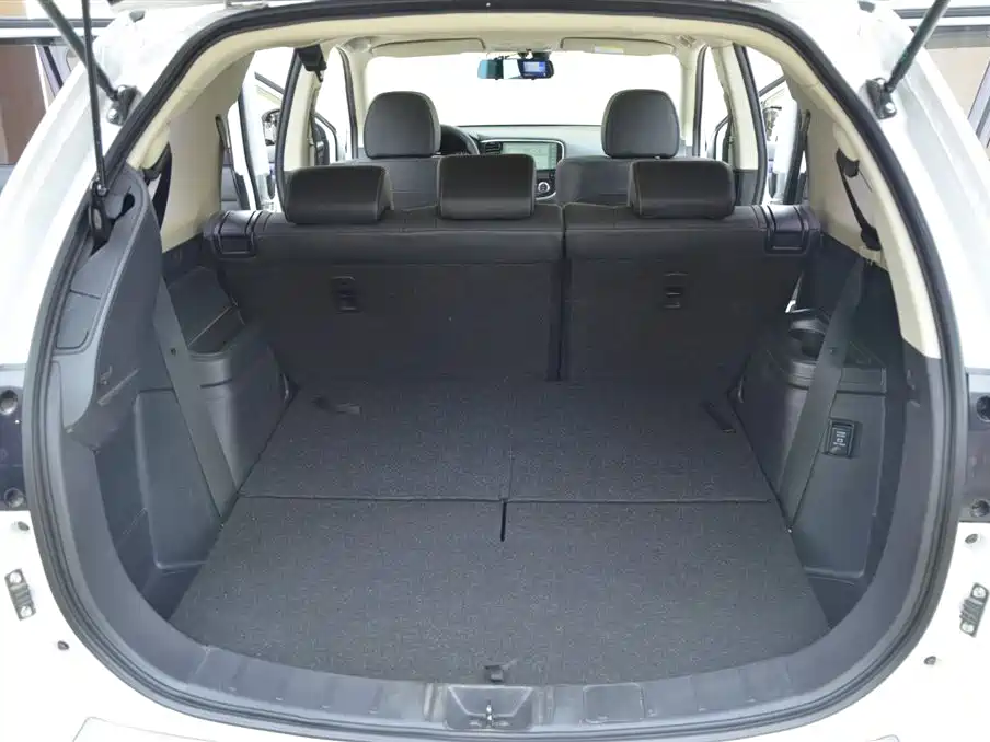 Mitsubishi Outlander — фото 14