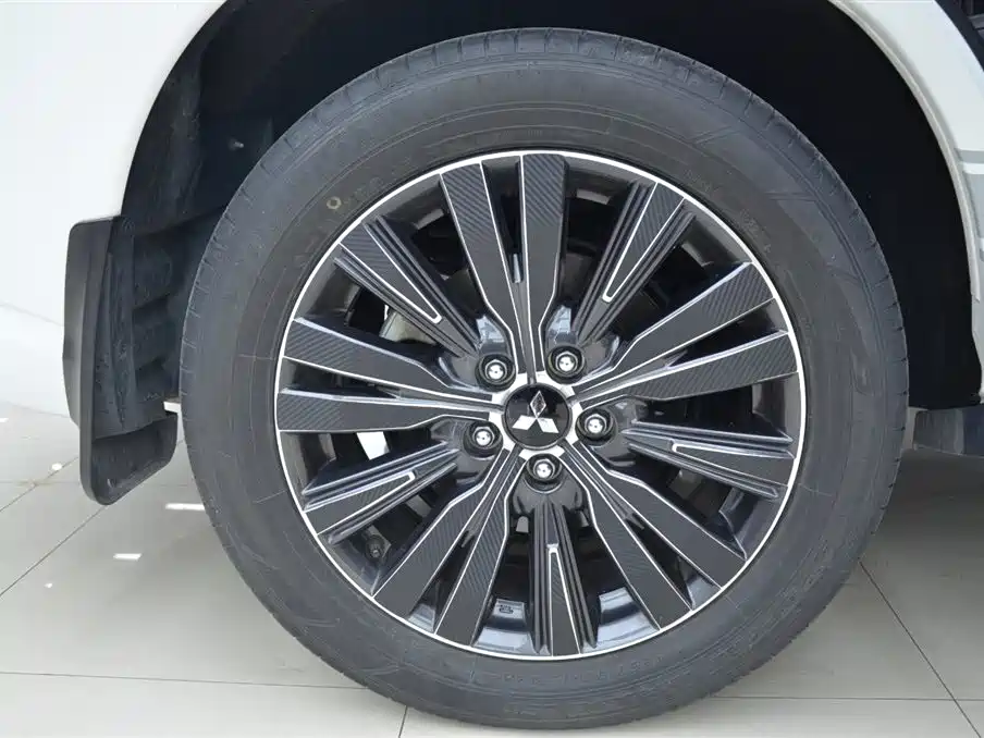 Mitsubishi Outlander — фото 15