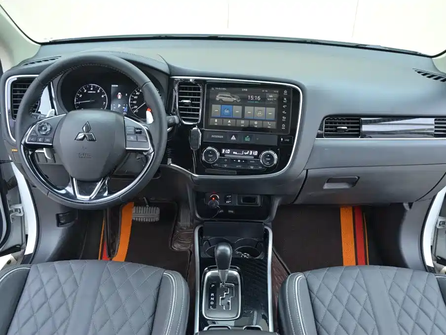 Mitsubishi Outlander — фото 6