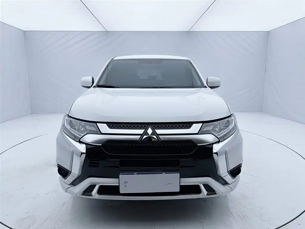 Mitsubishi Outlander — фото 2