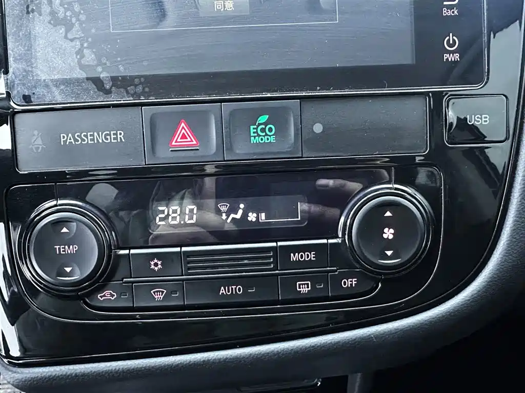 Mitsubishi Outlander — фото 13