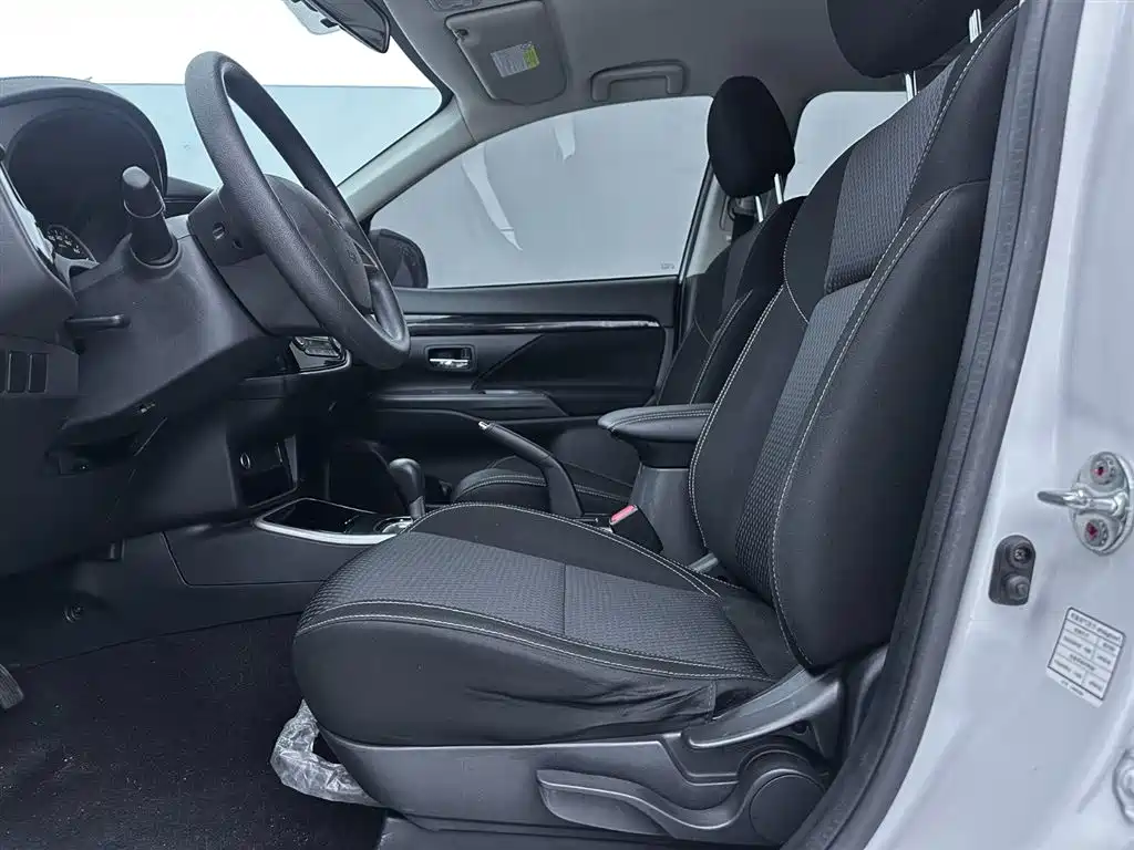 Mitsubishi Outlander — фото 15