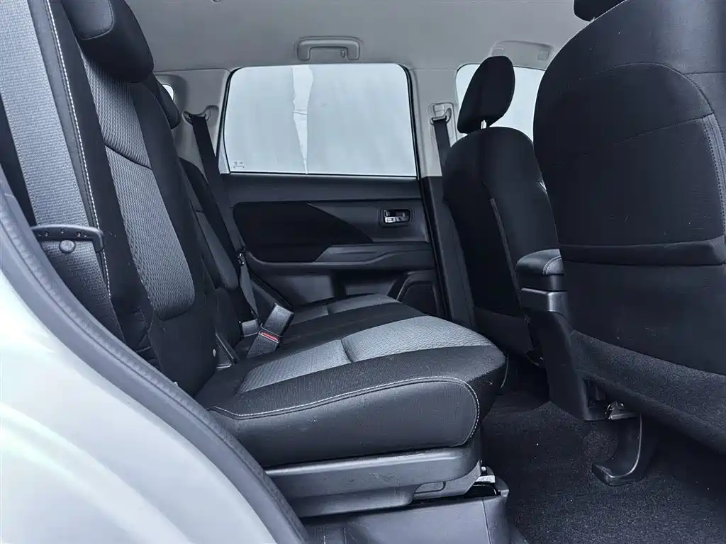 Mitsubishi Outlander — фото 19