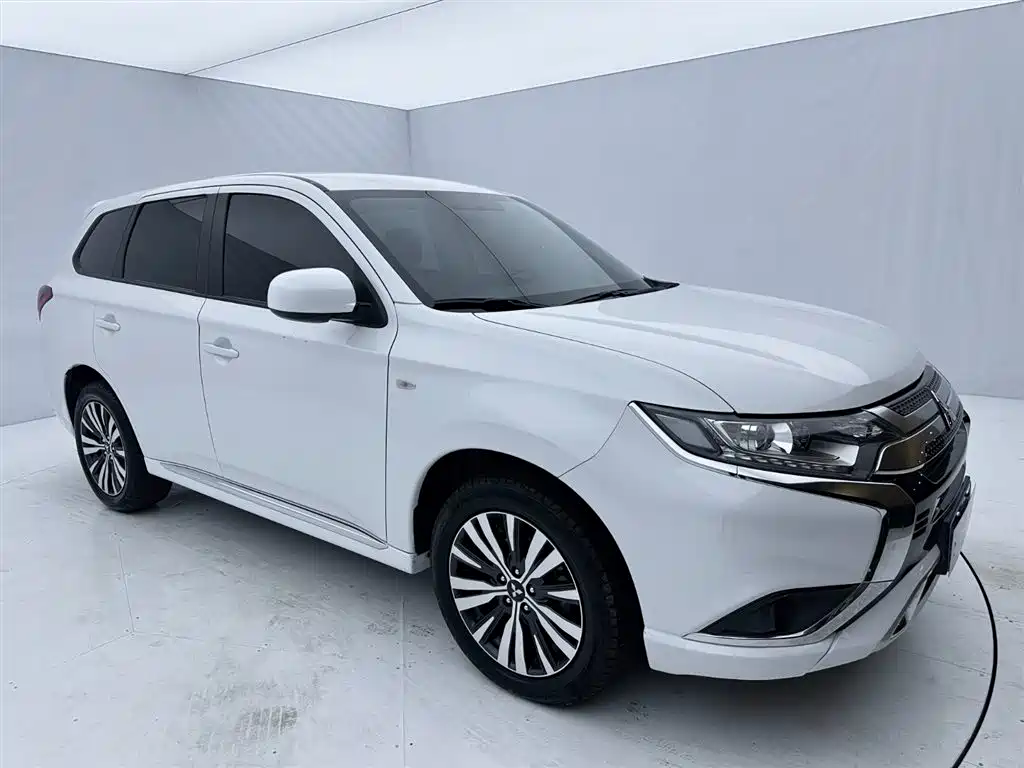 Mitsubishi Outlander — фото 3
