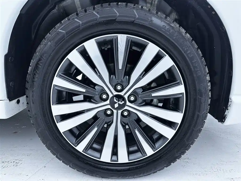 Mitsubishi Outlander — фото 21