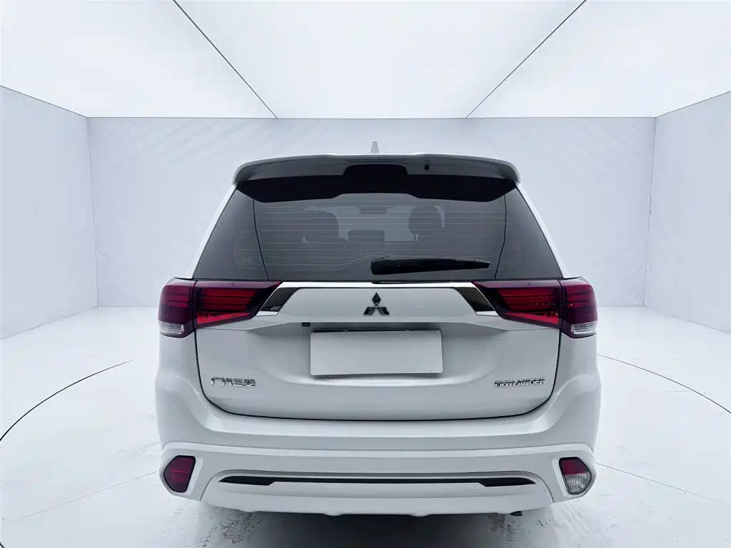 Mitsubishi Outlander — фото 6