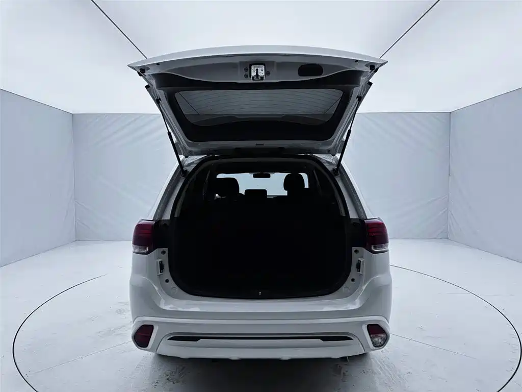 Mitsubishi Outlander — фото 9