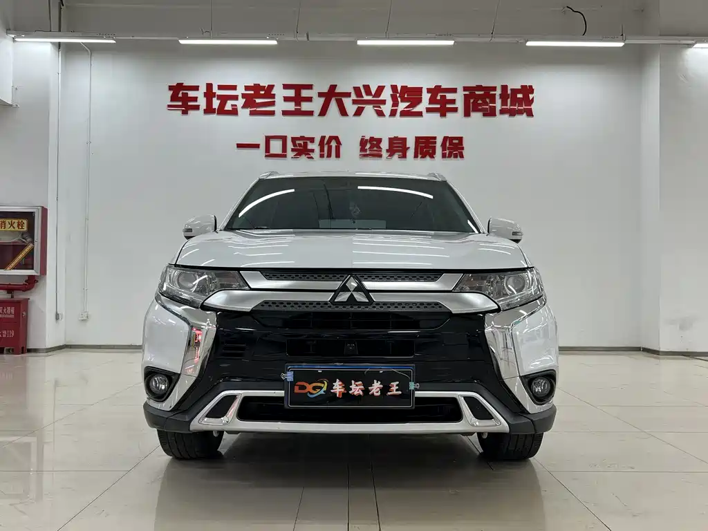 Mitsubishi Outlander — фото 2