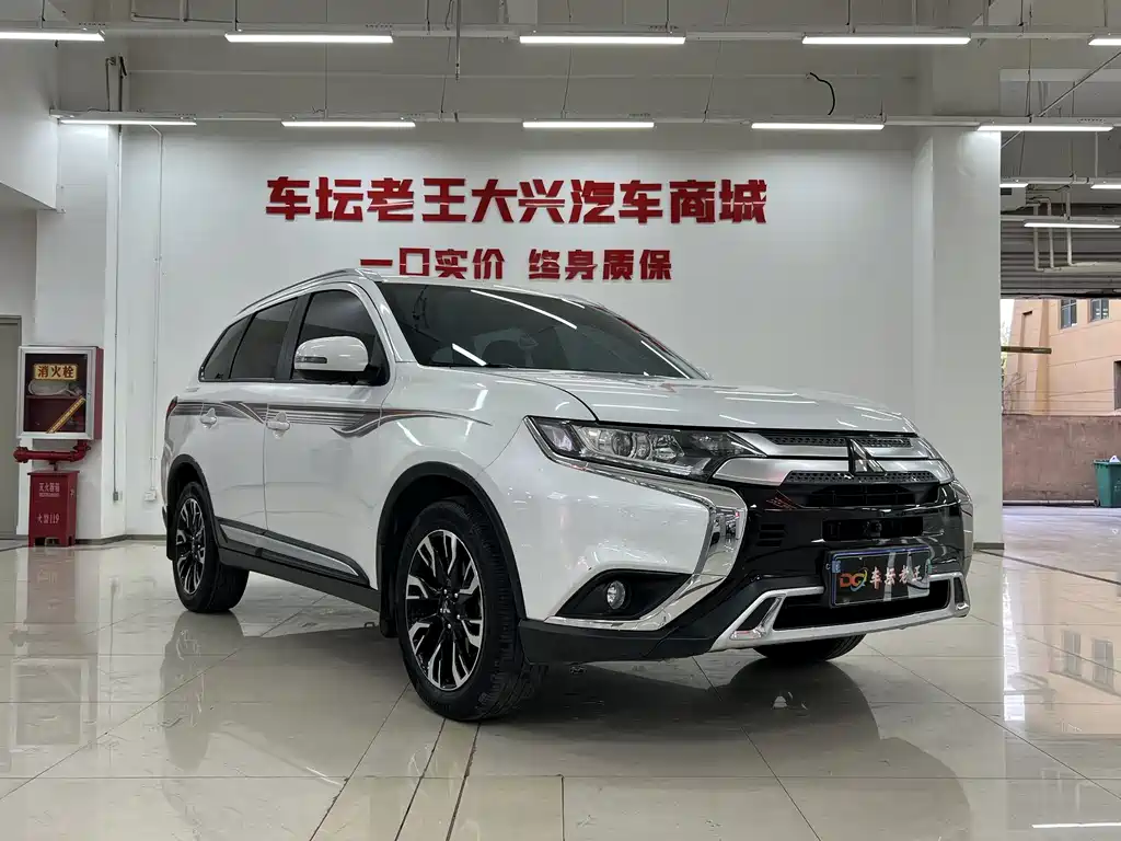 Mitsubishi Outlander — фото 3