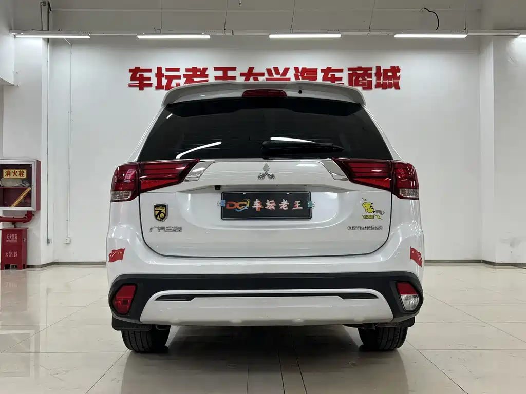 Mitsubishi Outlander — фото 5