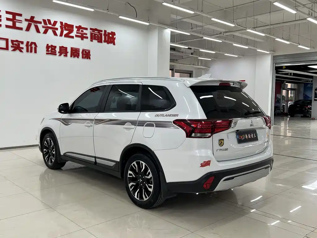 Mitsubishi Outlander — фото 6