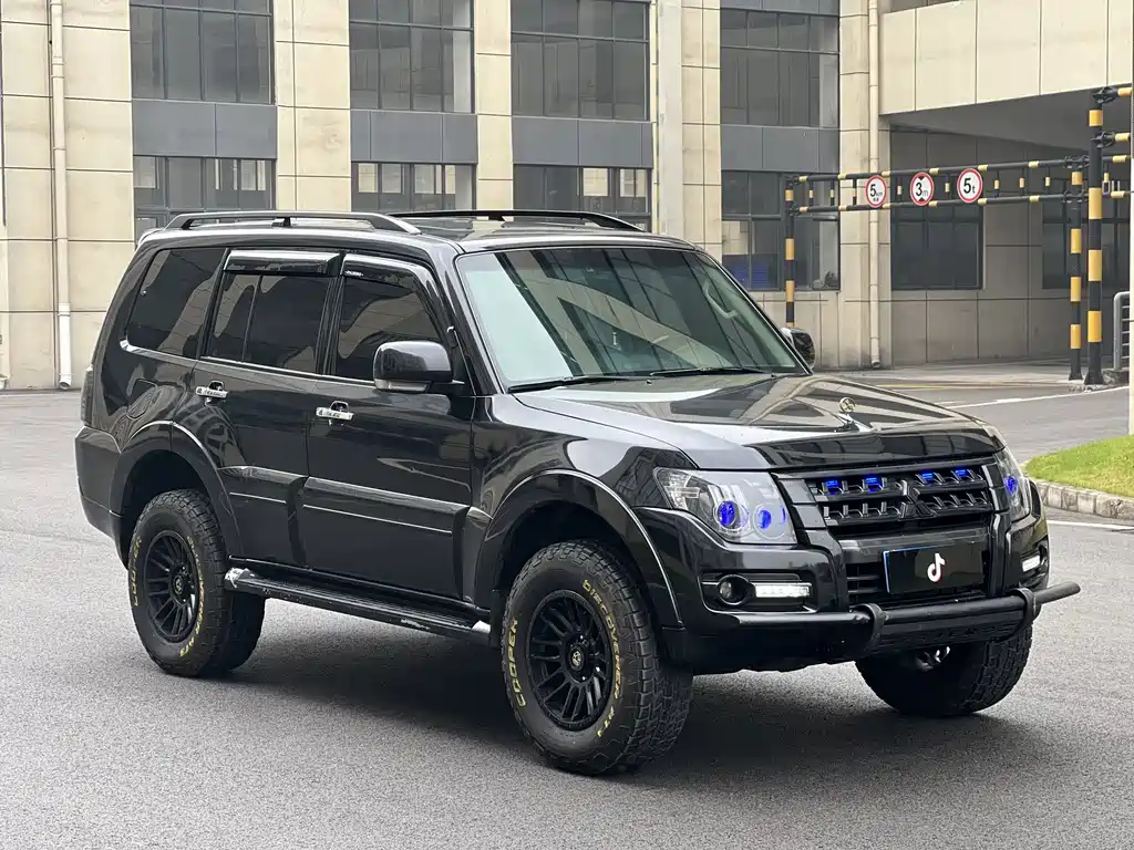 Mitsubishi Pajero (Import) — фото 3