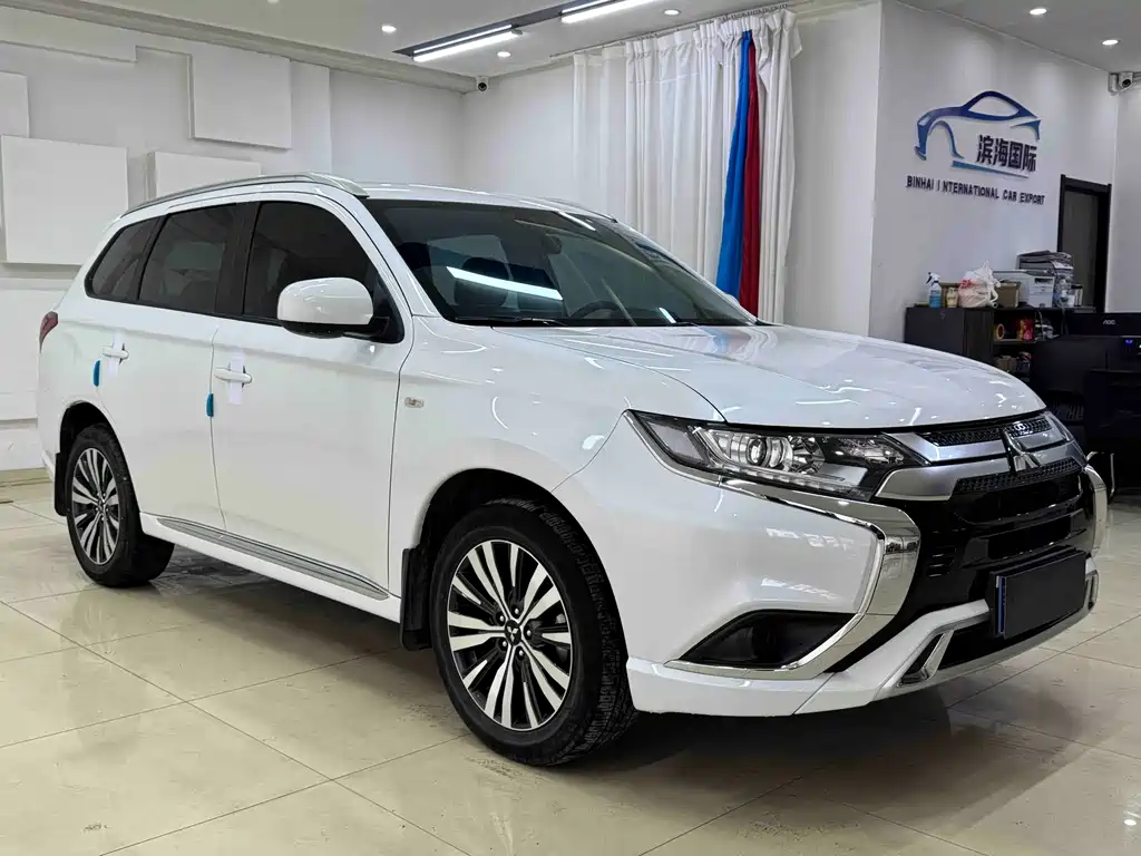 Mitsubishi Outlander — фото 3
