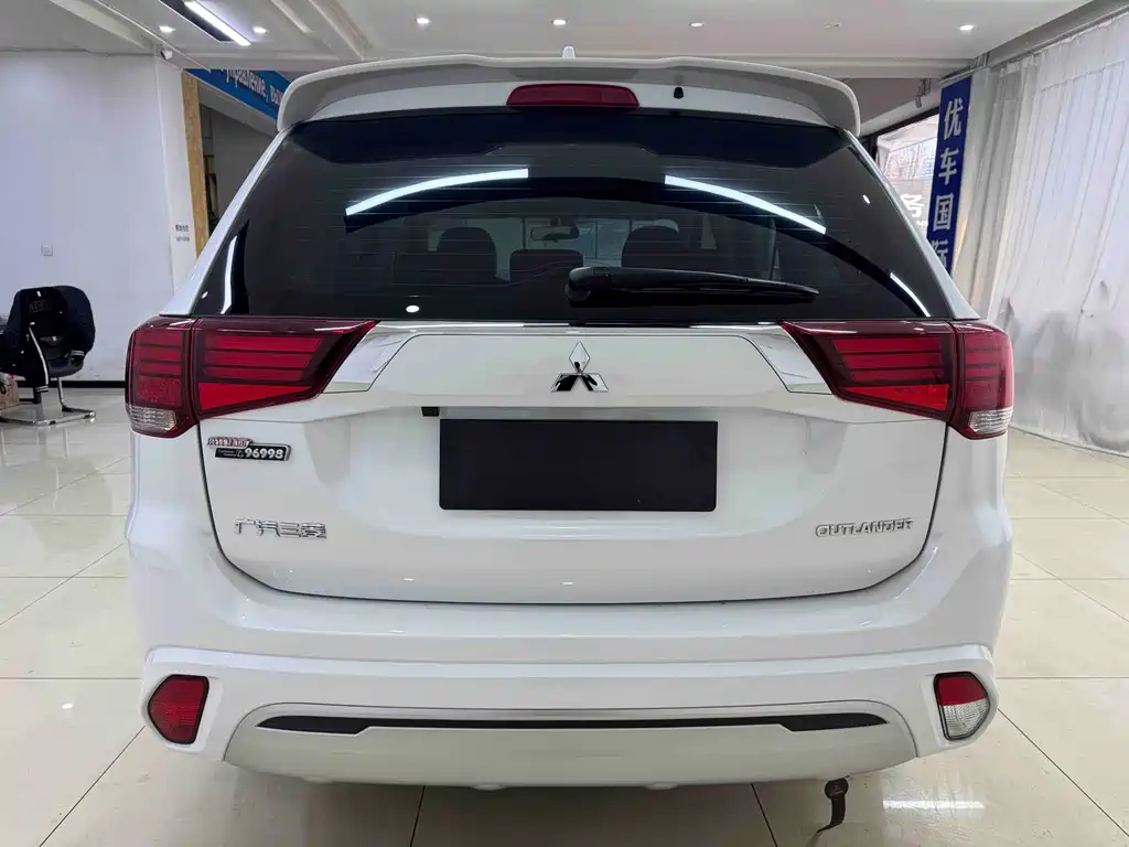 Mitsubishi Outlander — фото 5