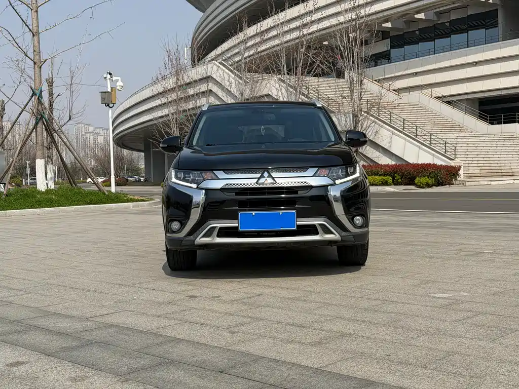 Mitsubishi Outlander — фото 2