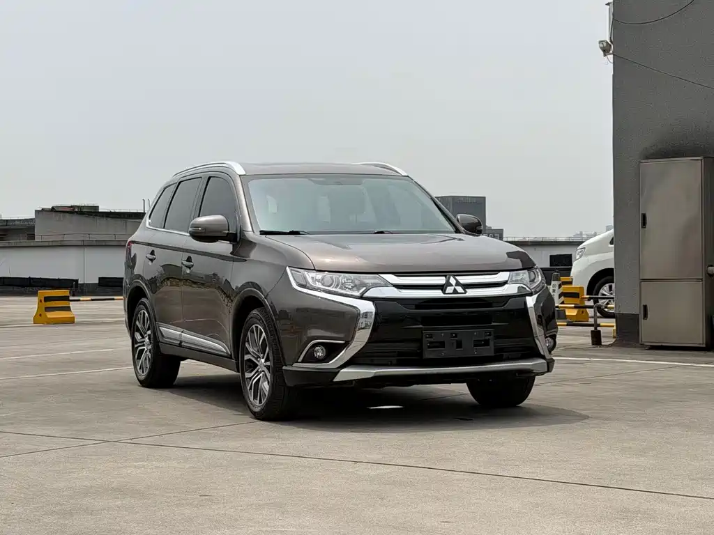 Mitsubishi Outlander — фото 3