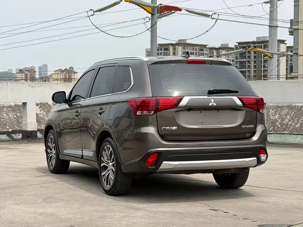 Mitsubishi Outlander — фото 4