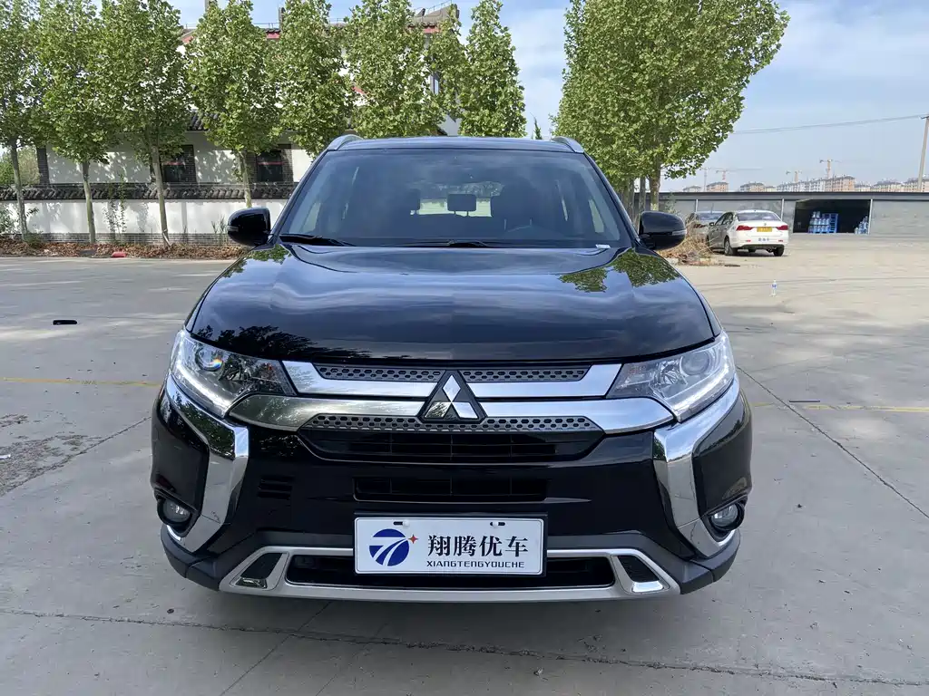 Mitsubishi Outlander — фото 2