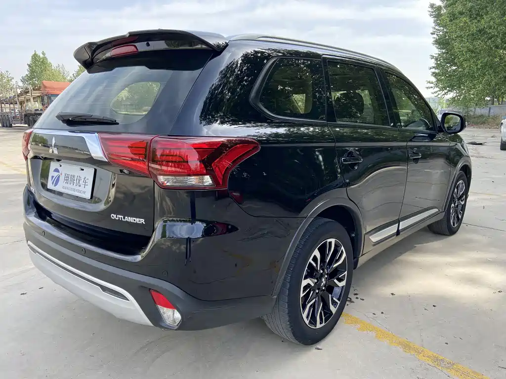 Mitsubishi Outlander — фото 4