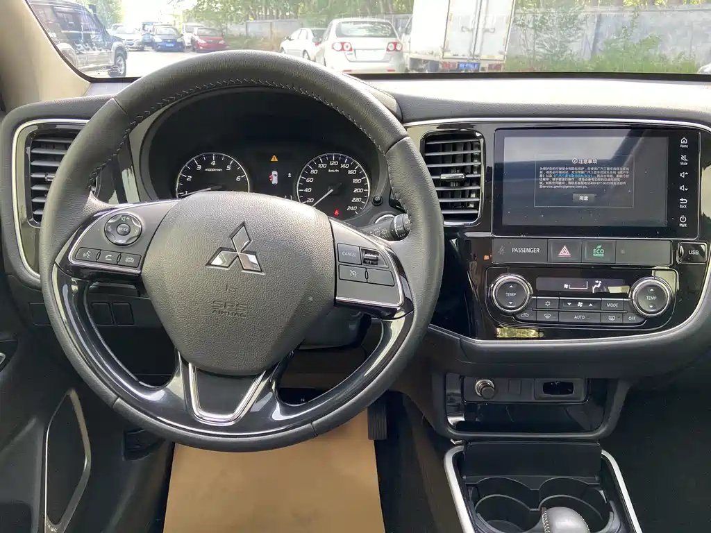 Mitsubishi Outlander — фото 10