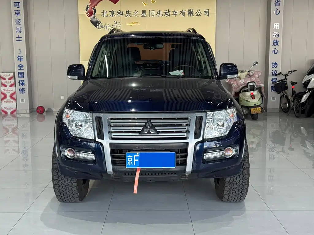 Mitsubishi Pajero (Import) — фото 2