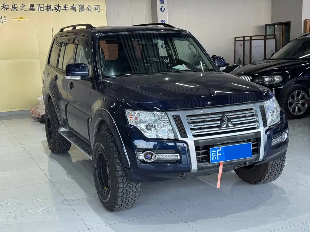 Mitsubishi Pajero (Import) — фото 3