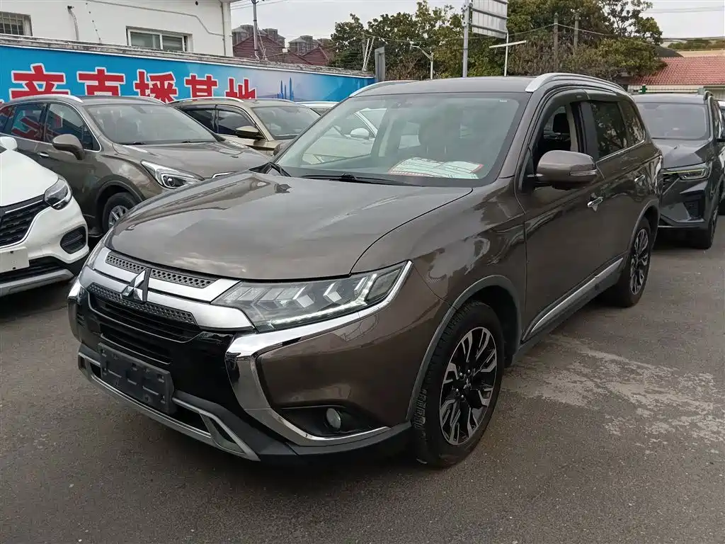 Mitsubishi Outlander — фото 2