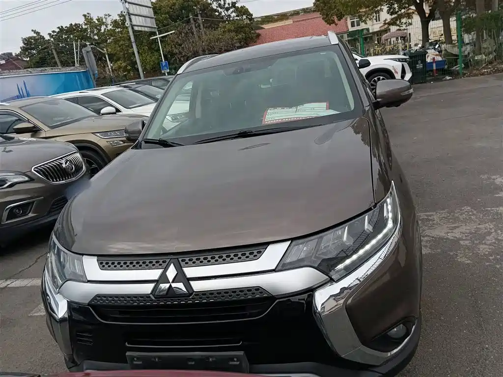 Mitsubishi Outlander — фото 3