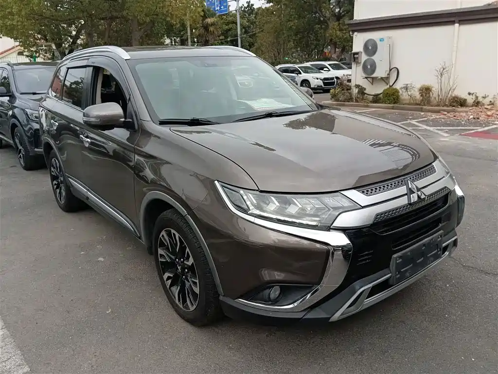 Mitsubishi Outlander — фото 4