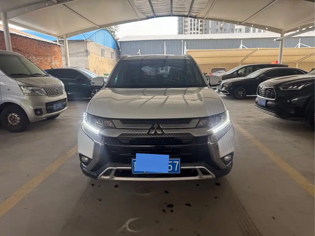 Mitsubishi Outlander — фото 2
