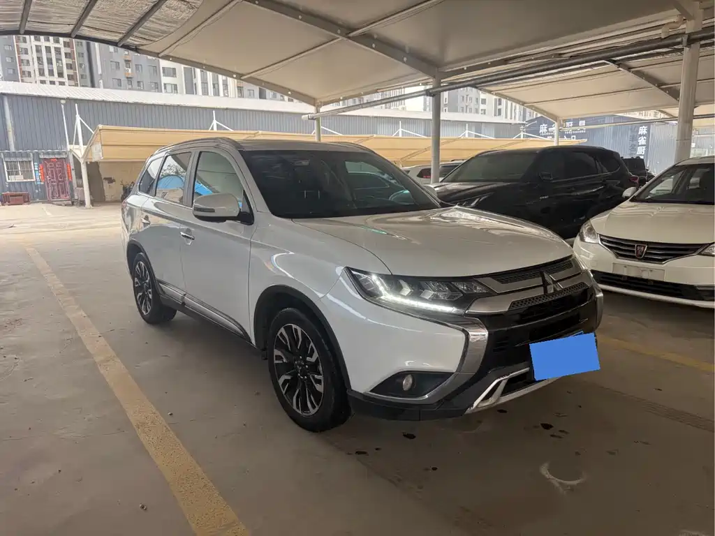 Mitsubishi Outlander — фото 3