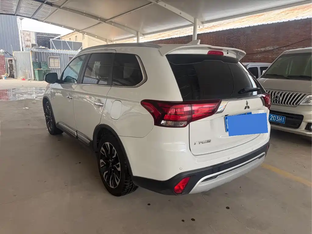 Mitsubishi Outlander — фото 7