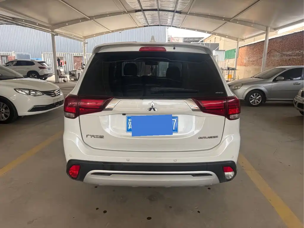Mitsubishi Outlander — фото 8