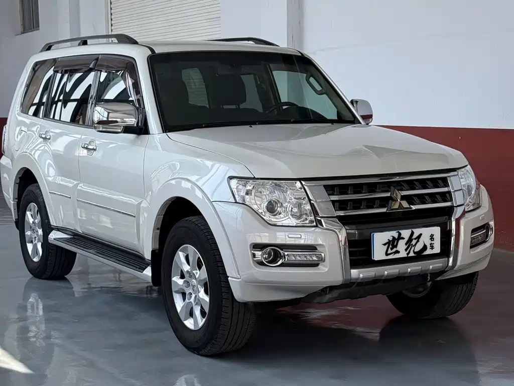 Mitsubishi Pajero (Import) — фото 3