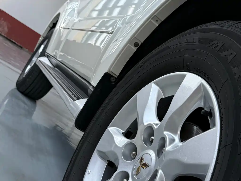 Mitsubishi Pajero (Import) — фото 36