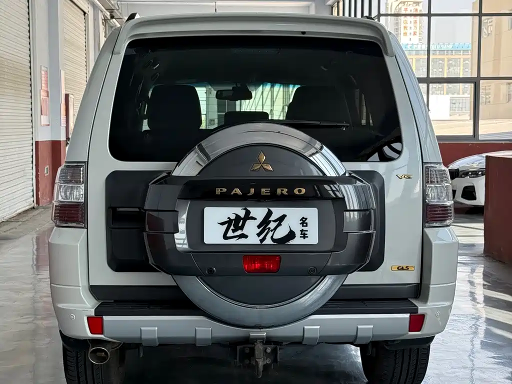 Mitsubishi Pajero (Import) — фото 7