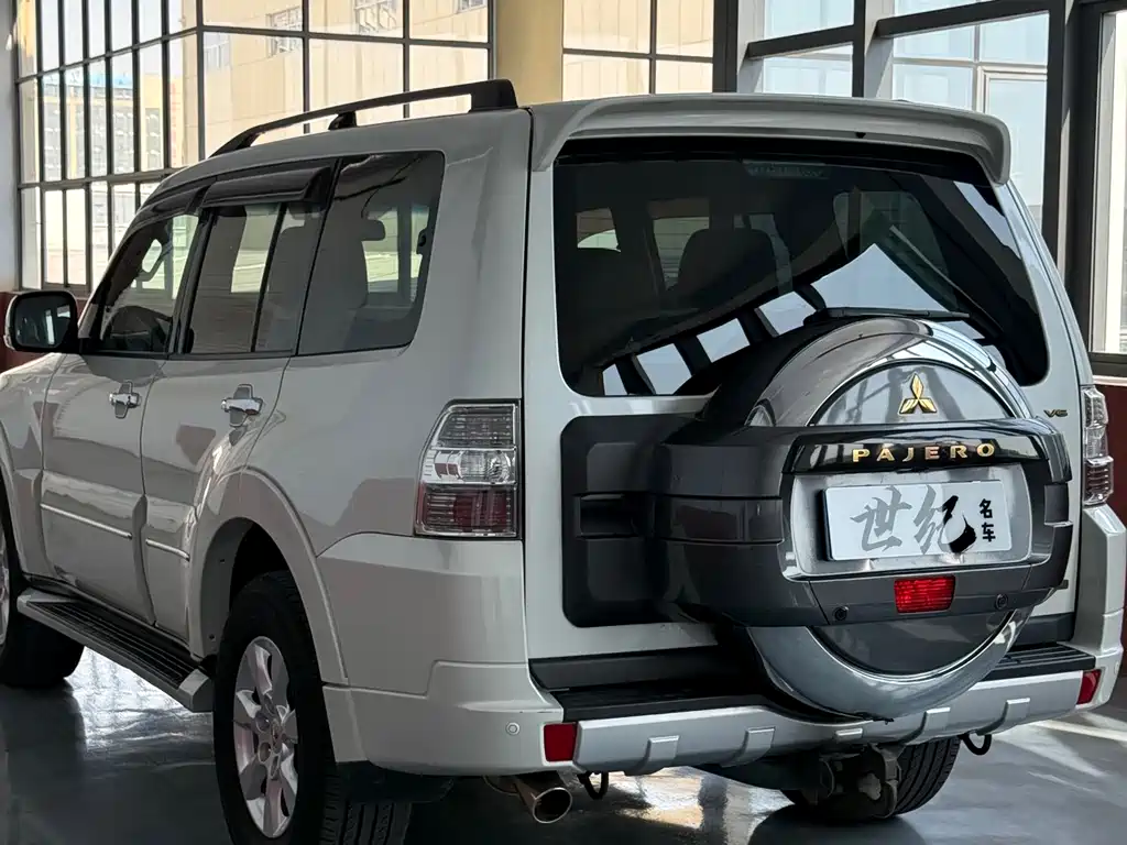 Mitsubishi Pajero (Import) — фото 8