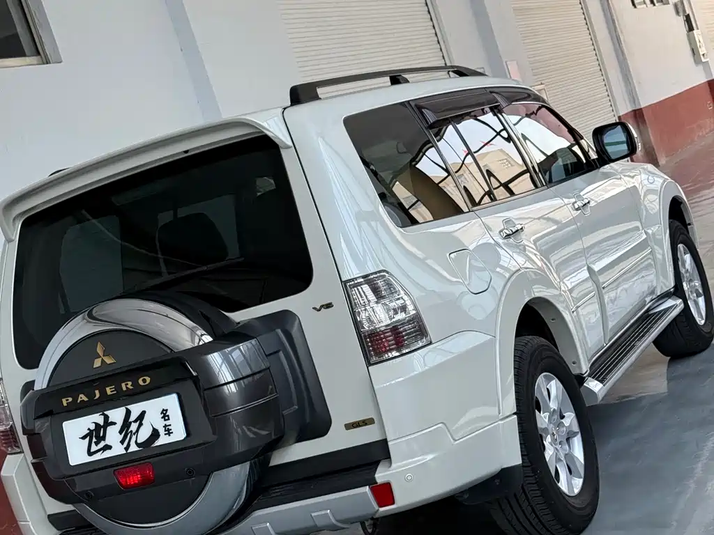 Mitsubishi Pajero (Import) — фото 9