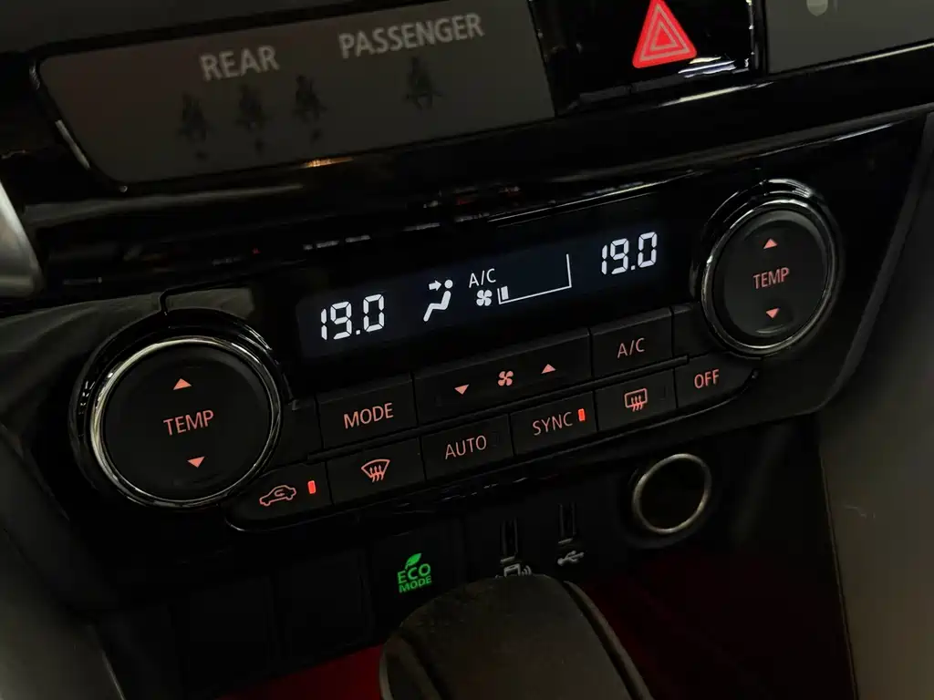 Mitsubishi Eclipse Cross — фото 14