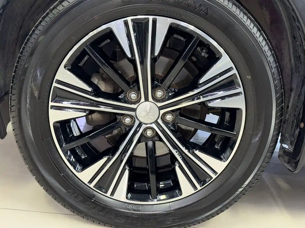 Mitsubishi Eclipse Cross — фото 24