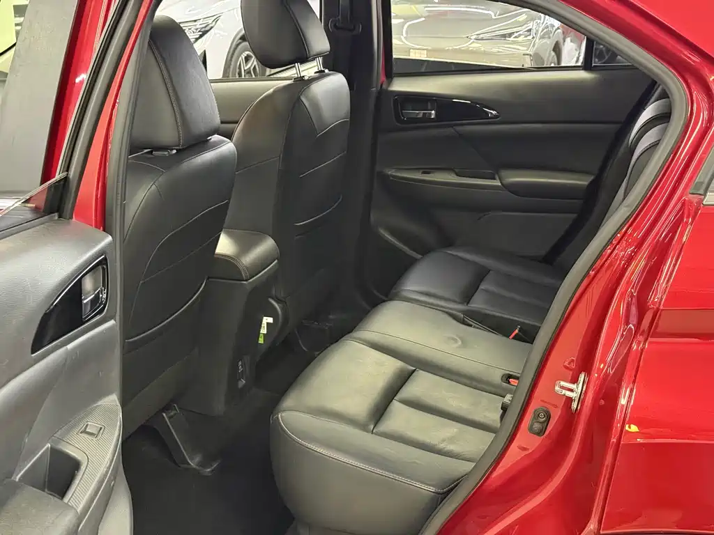 Mitsubishi Eclipse Cross — фото 6