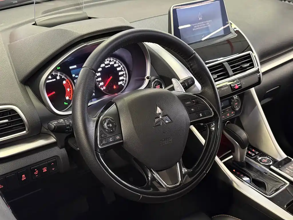 Mitsubishi Eclipse Cross — фото 8