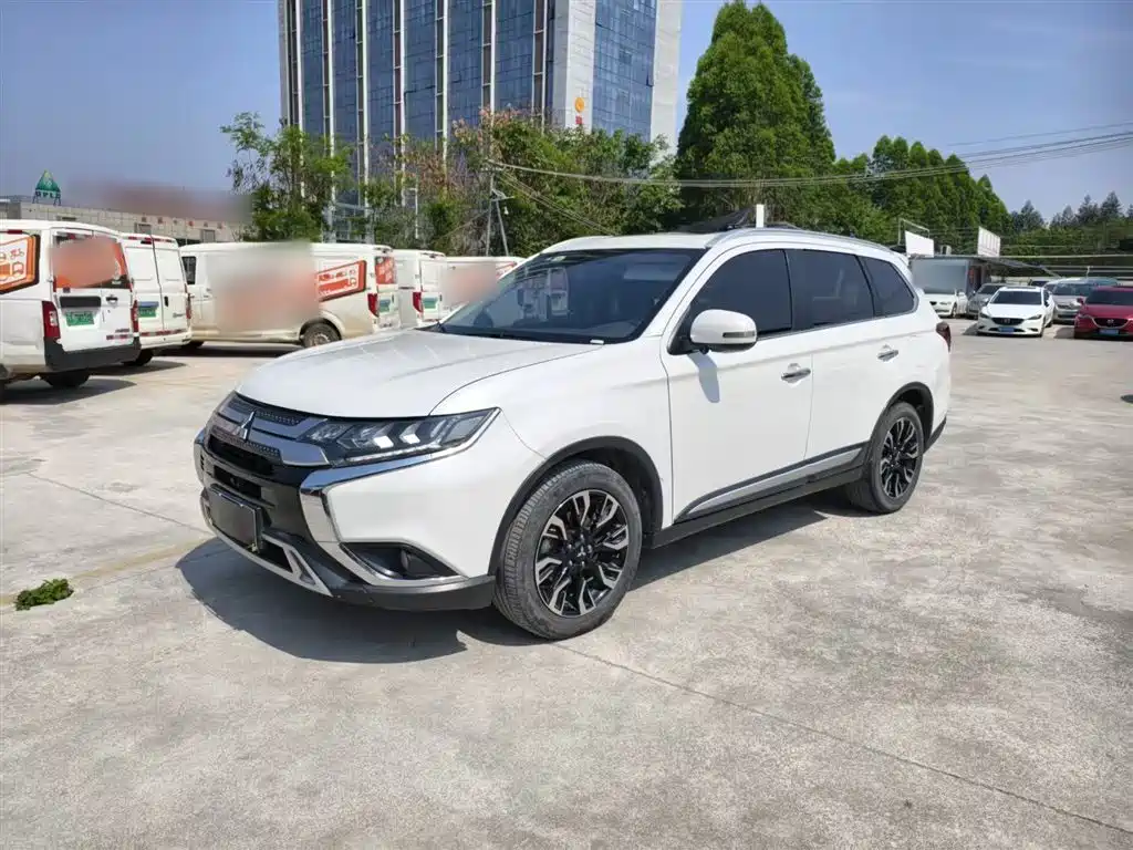 Mitsubishi Outlander — фото 2