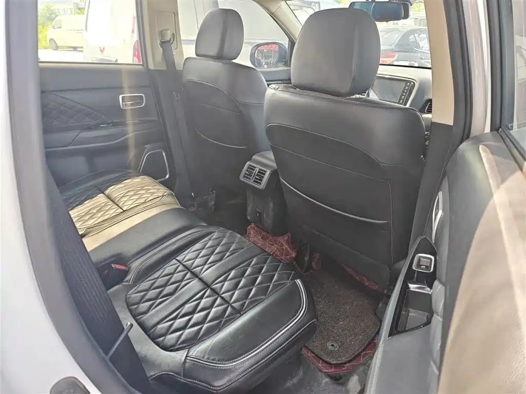 Mitsubishi Outlander — фото 3