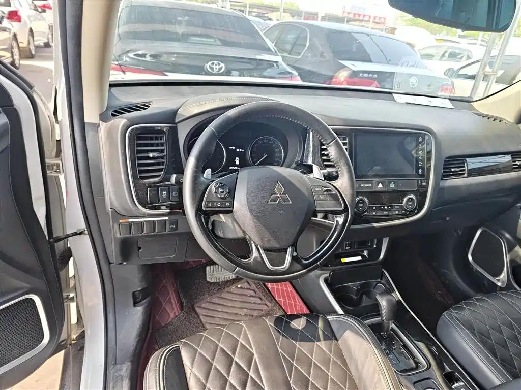 Mitsubishi Outlander — фото 6